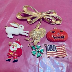 Vintage Phister Ent 1996 Signed Goldtone Bow Pin/Brooch & 6 Holiday Charms.